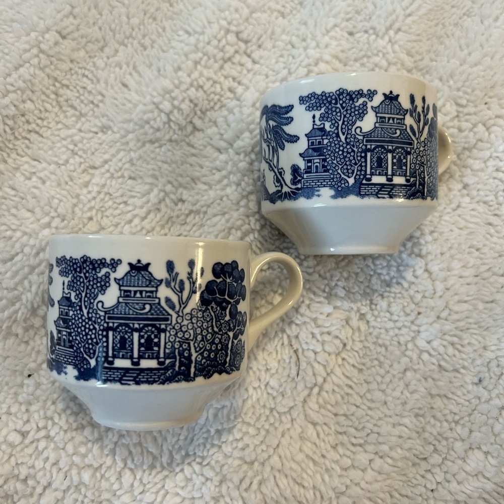 Churchill Blue Willow Pattern Made in England Tea Cups Set Of 2